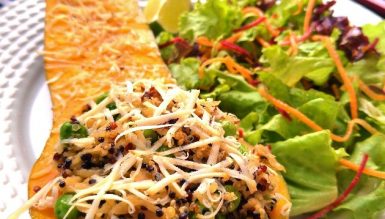 Abóbora recheada com quinoa e frango