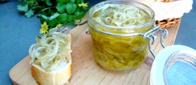 Antepasto de cebolas curtidas no azeite