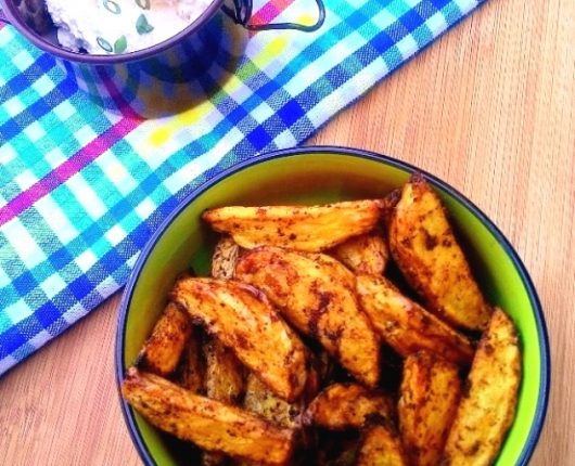 Batata “frita” rústica com um toque picante e creme de limão