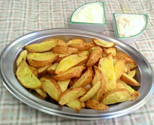 Batatas rústicas com alecrim e limão (no forno ou na air fryer)