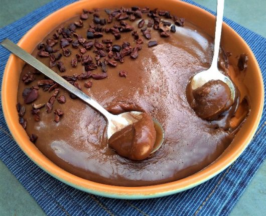 Brigadeiros gourmet (chocolate amargo, ao leite, com morango e com coco) — para vender ou se deliciar