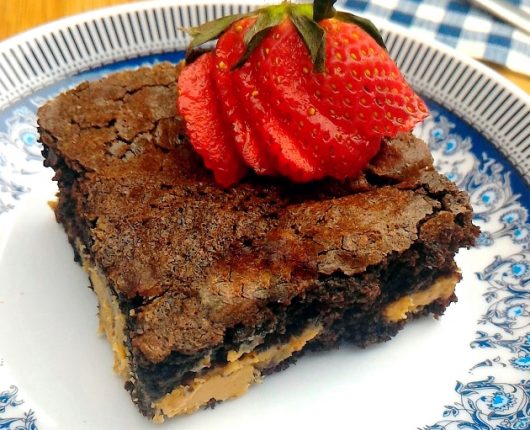 Brownie de chocolate com paçoquita cremosa