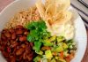 Burrito bowl (chilli beans, guacamole, pico de galo e sour cream)