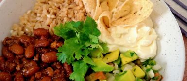 Burrito bowl (chilli beans, guacamole, pico de galo e sour cream)