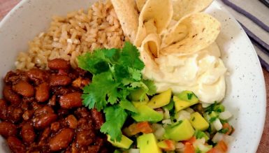 Burrito bowl (chilli beans, guacamole, pico de galo e sour cream)