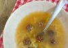 Caldo com mini-almôndegas e macarrãozinho