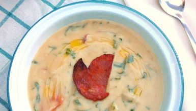 Caldo verde tradicional (creme de batata com couve e linguiça)