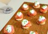 Canapés de salmão defumado com creme azedo + um drink rapidinho