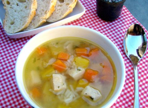 Canja de galinha rápida e fácil