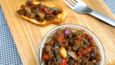 Antepasto italiano de berinjela (caponata)