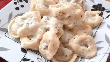 Cappelletti ao molho cremoso com ervas