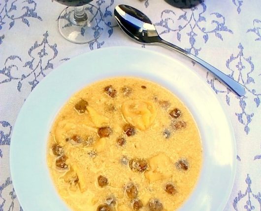 Cappelletti in brodo con polpettini (capeleti no caldo com polpetinhas)