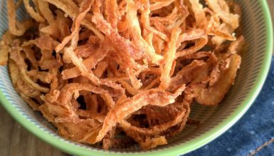 Como fazer crisps de cebola (cebola crocante)