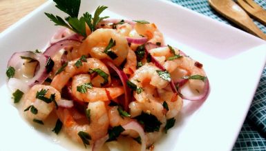 Ceviche (ou cebiche) de camarão
