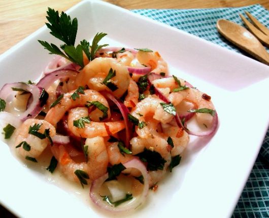 Ceviche (ou cebiche) de camarão