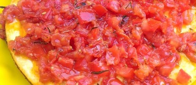 Cheesecake salgada com tomate confit