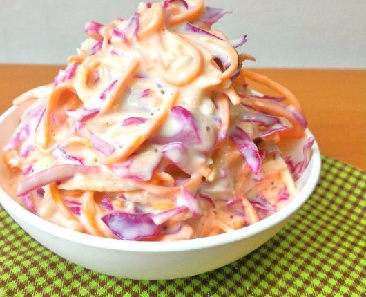 Coleslaw (salada agridoce de repolho e cenoura)