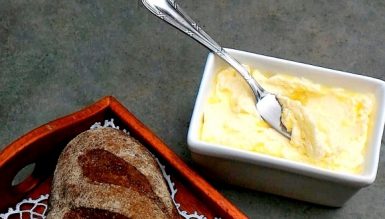 Como fazer manteiga caseira (e de brinde, buttermilk)
