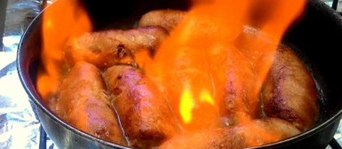 Como flambar + Linguiça flambada na cachaça com cebola