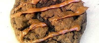 Cookies de chocolate com gotas de chocolate