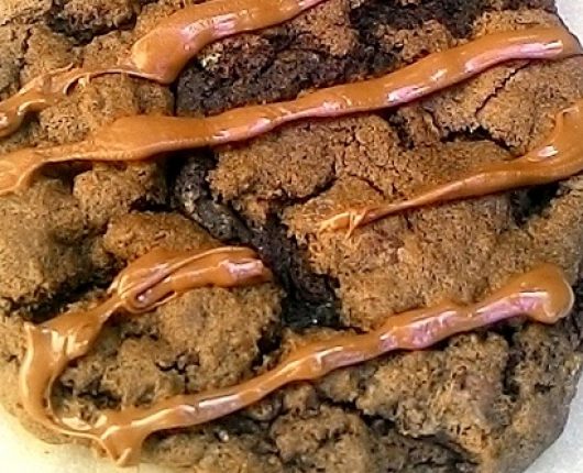 Cookies de chocolate com gotas de chocolate