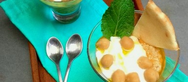 Copinho mezze: entrada árabe com homus, coalhada seca e grãos de bico