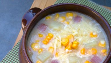 Sopa de milho com batata e bacon (receita de corn chowder)