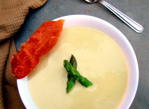 Creme de aspargos frescos com crocante de presunto parma