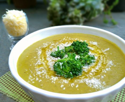 Sopa creme de brócolis (vegana)