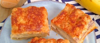Cuca de banana com farofa crocante
