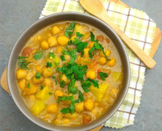 Curry de grão de bico com legumes