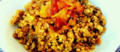 Cuscuz marroquino com lentilhas e cebola caramelizada na canela