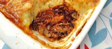 Escondidinho de casca de banana louca com purê de aipim