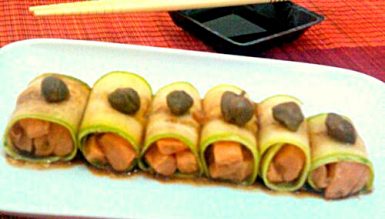 Falso sushi de salmão com abobrinha
