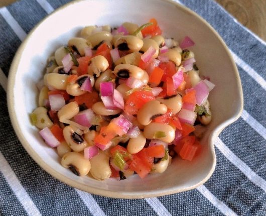 Salada de feijão fradinho à vinagrete