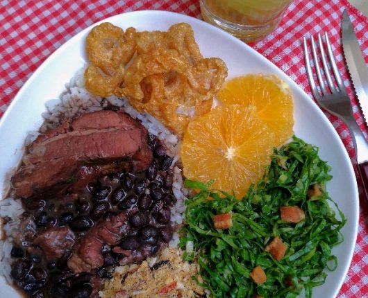 Como fazer feijoada completa (com todos os complementos)