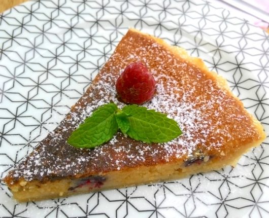 Torta frangipane com framboesas