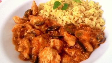 Frango à caçadora (assado no molho de tomate)