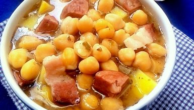 Garbanzo (cozido espanhol de grão de bico com linguiça e batata)