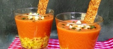 Sopinha fria de tomates com guacamole da Carla Pernambuco