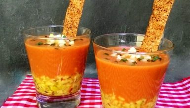 Sopinha fria de tomates com guacamole da Carla Pernambuco