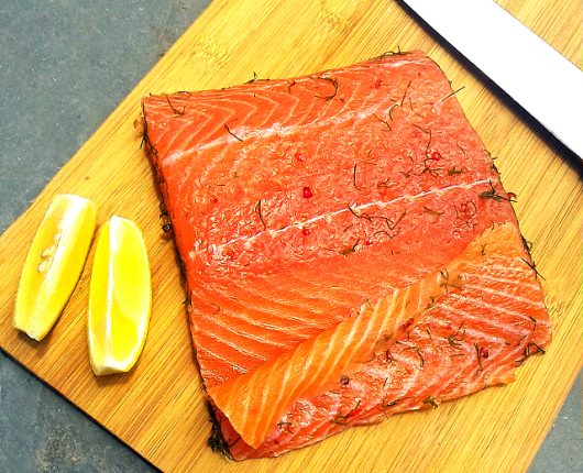 Salmão curado (Gravlax caseiro)