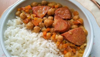 Ensopado de grão de bico com legumes