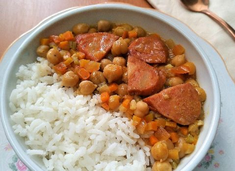Ensopado de grão de bico com legumes