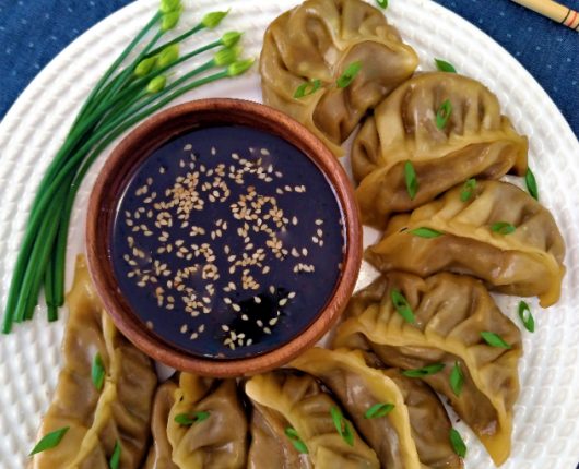 Como fazer guioza ou gyoza (receita de massa, recheio e molho)