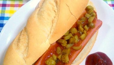 Cachorro quente com picles (Gurken Hot Dog)