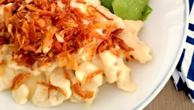 Käsespätzle (macarrão rústico ao queijo com cebola crocante)