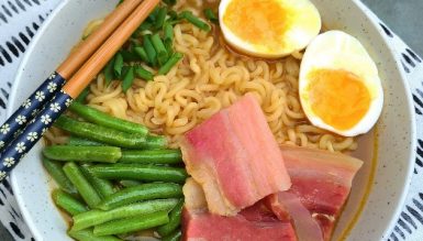 Lamen no caldo de costela com pancetta