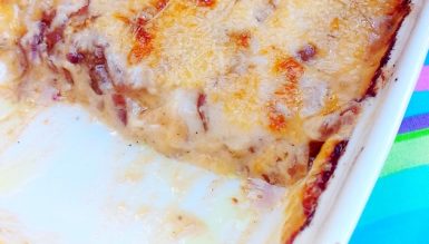 Lasanha (sem massa) de cogumelo com cebola caramelizada e gorgonzola