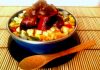 Linguiça caramelizada no café com cuscuz nordestino e vinagrete de maçã
